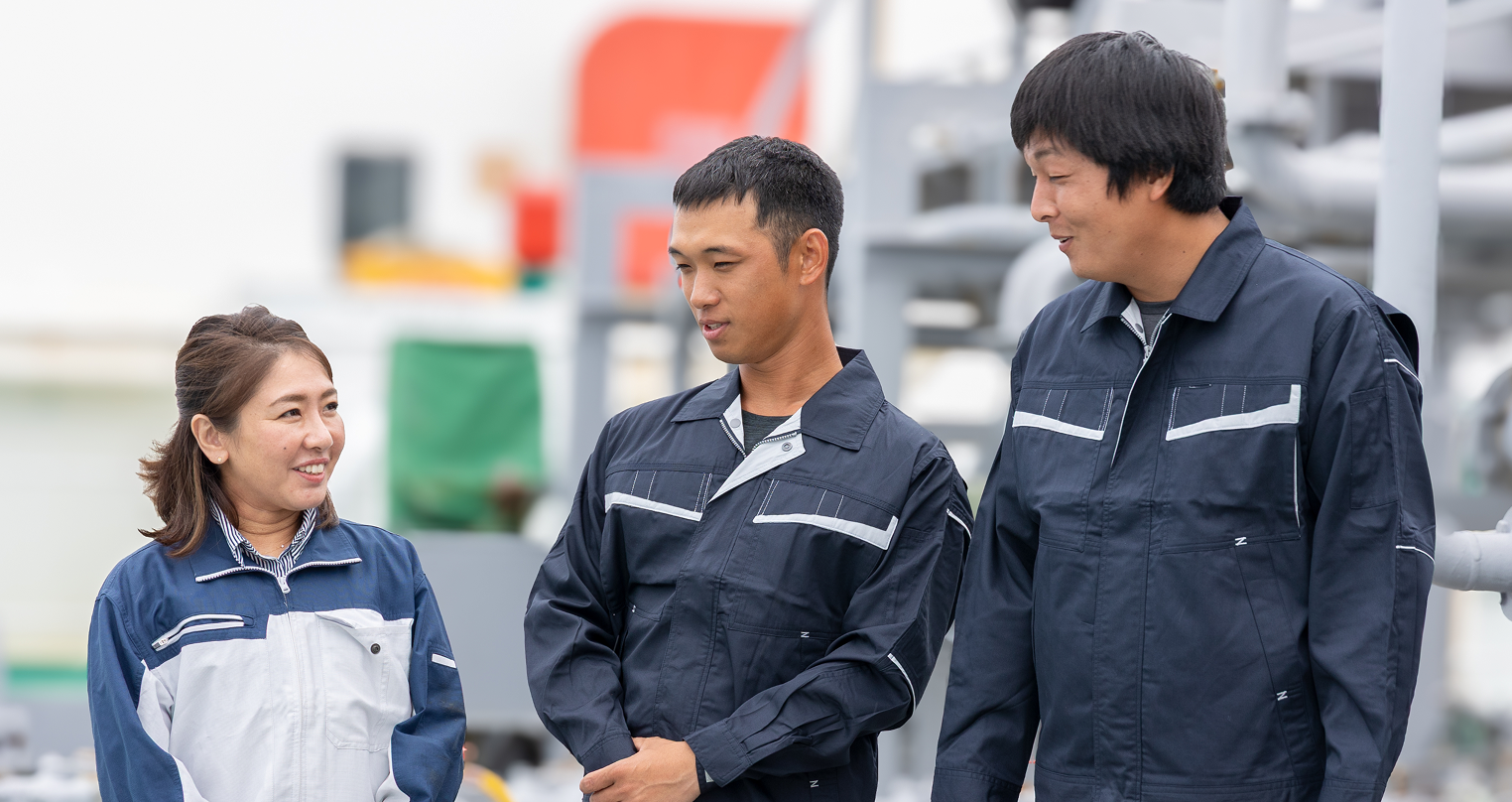 3人で笑っている写真